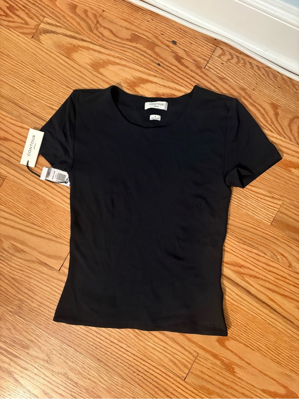 Aritzia Contour Black Shortsleeve